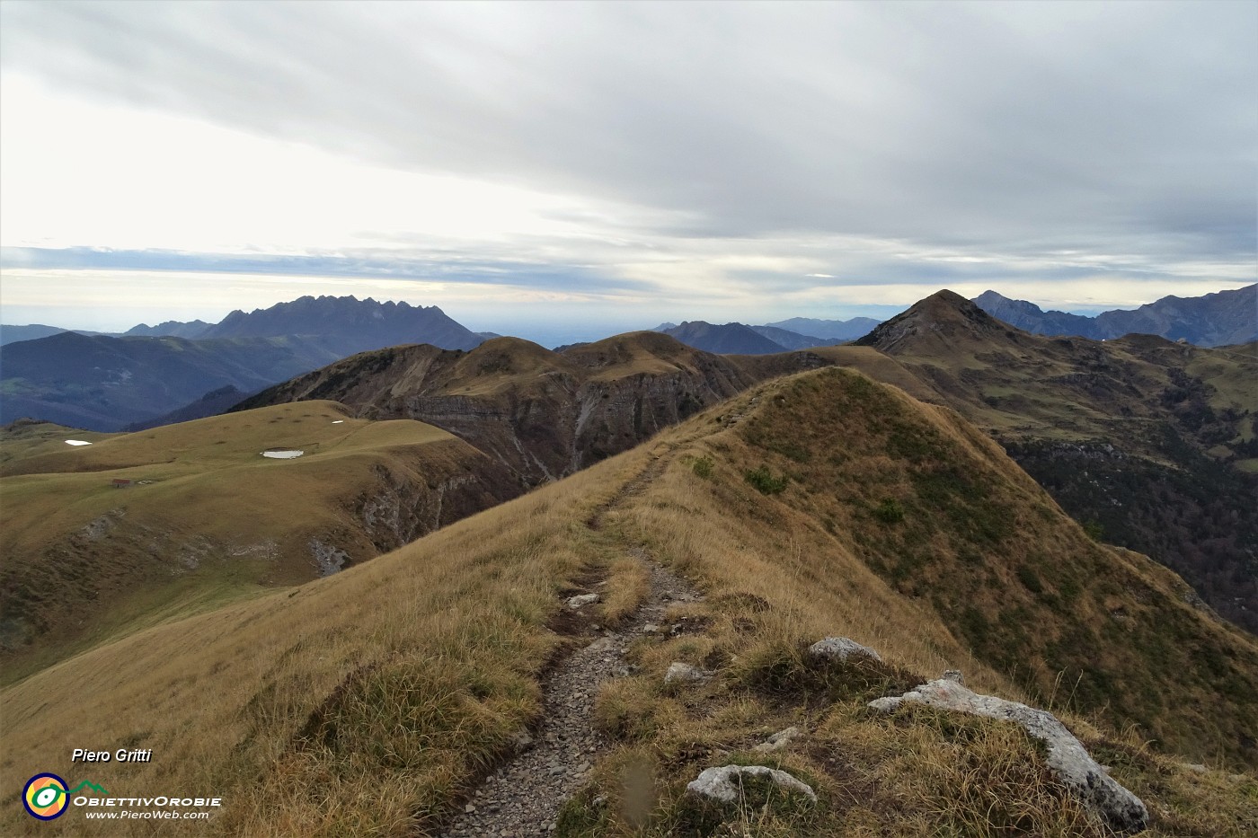 62 Scendendo dalla cima dell'Aralalta.JPG